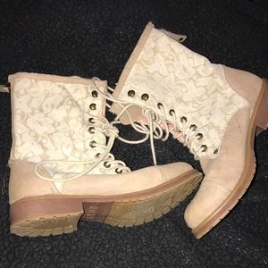 Roxy, lace boots